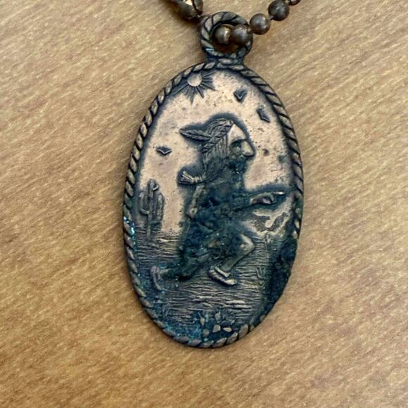 Vintage Solid Copper Cowboy Desert Scene Keychain ~ Oval Pendant Patina - Picture 1 of 7